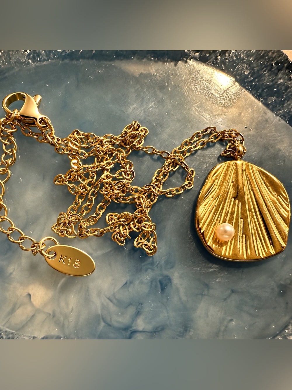 Lion’s Paw Scallop Shell Striated Rippled Cradle Nestle Pearl Nacre 18K Necklace - Picture 8 of 11